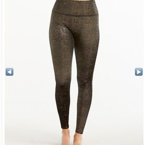 NWT Spanx Velvet Shine Leggings Size M
